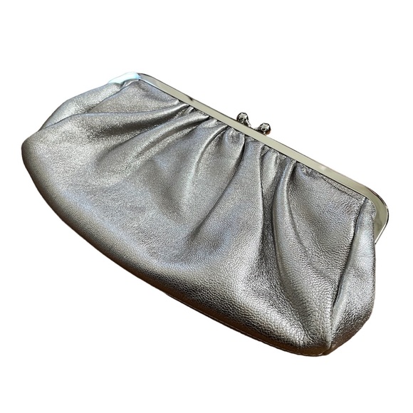 Express Handbags - Vintage Y2K Silver LEATHER clutch purse